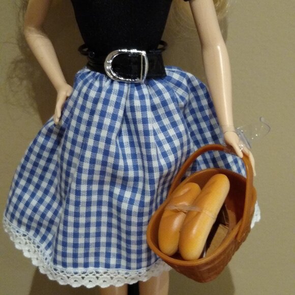 Mint 2012 Barbie Passport Dolls of the World – France - Picture 6 of 6